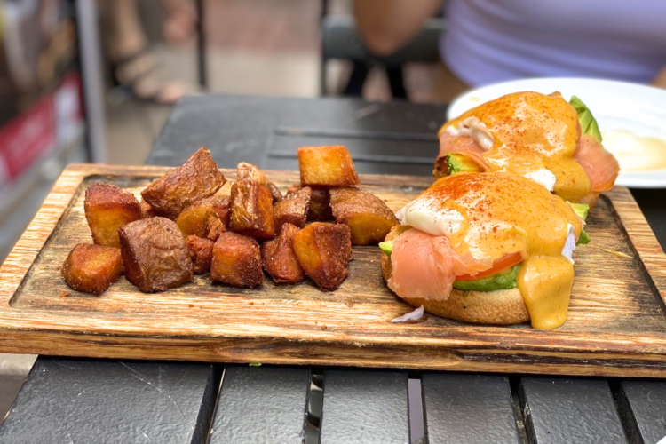 Order eggs Benedict from this newbury street boston restaurant.