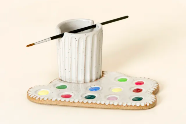 paint palette with build-in water cup
