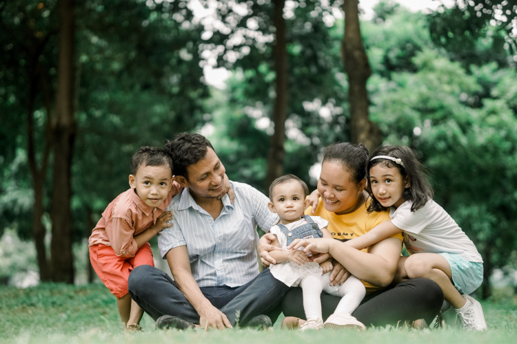 family photo shoot unique mother's day gift idea