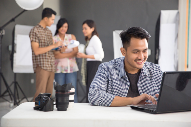 learn how to become a photographer and make money