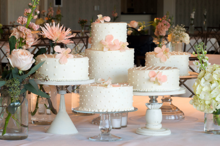 Polka dot wedding cake idea
