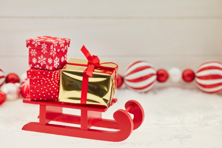 Red sled Christmas decor Ideas