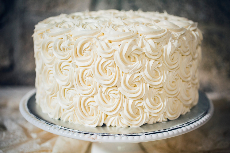 Single tier wedding cake idea