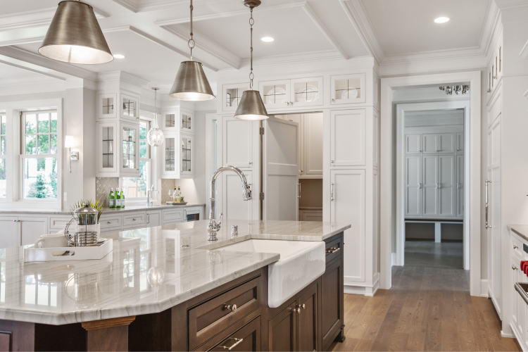 Farmhouse sink in Nancy Meyers kitchen