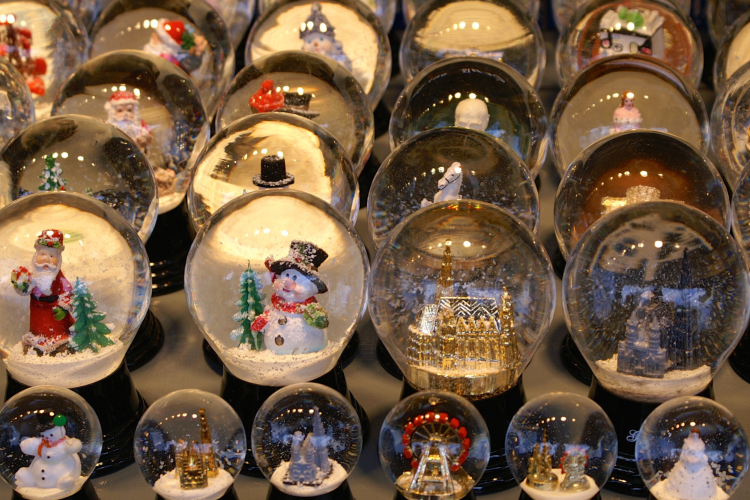 Snow Globes Front Porch Christmas Decorating Idea