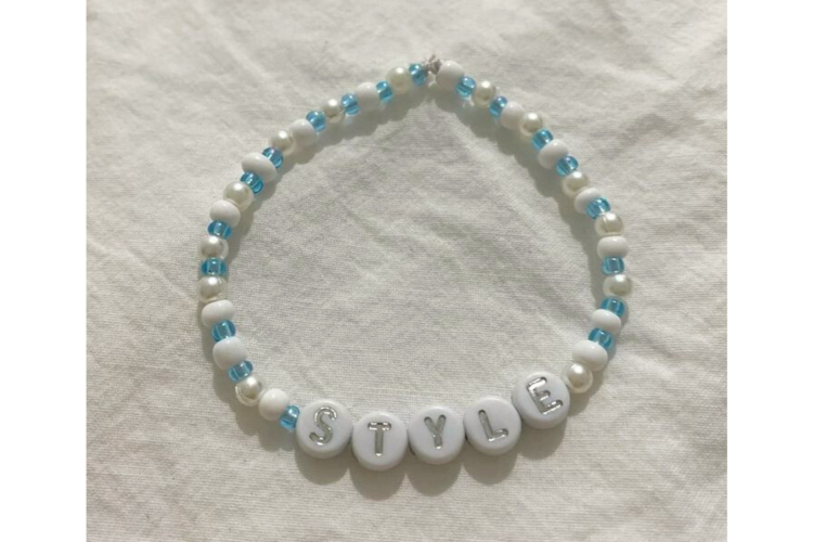 Style Taylor Swift Friendship Bracelet Idea