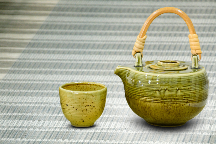 Textured tea pot