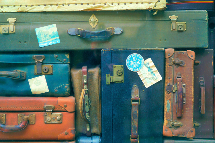 Use vintage suitcases like these for this wedding theme.