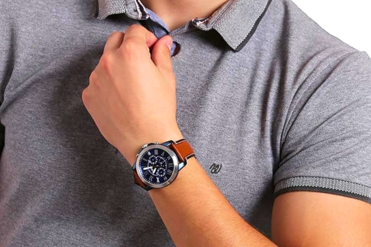A Nice watch is a pretty Valentine's Day gift for him.