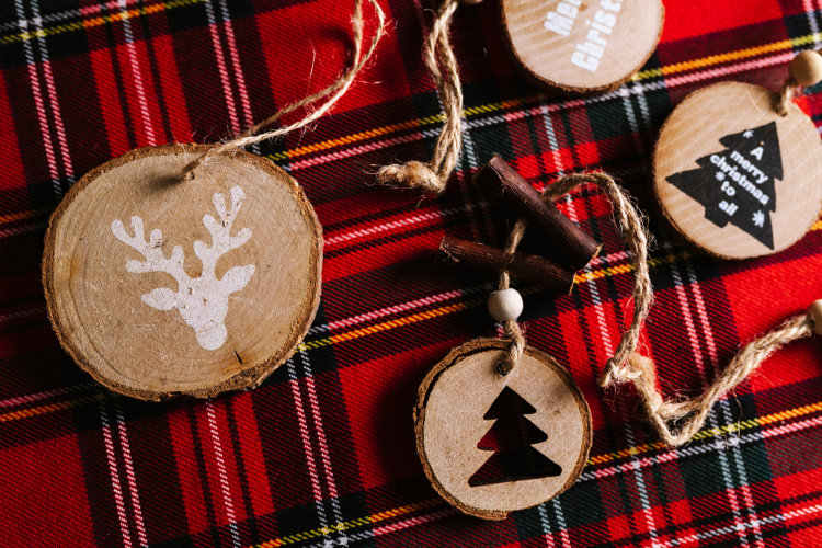 Wooden ornament Christmas drawing idea