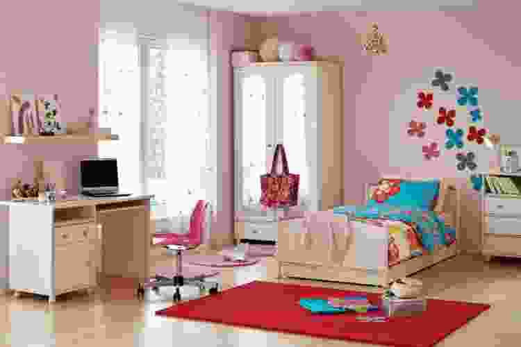 Wall decals in kids' bedroom
