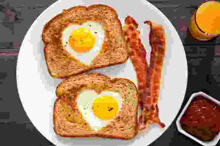 Egg in the hole toast
