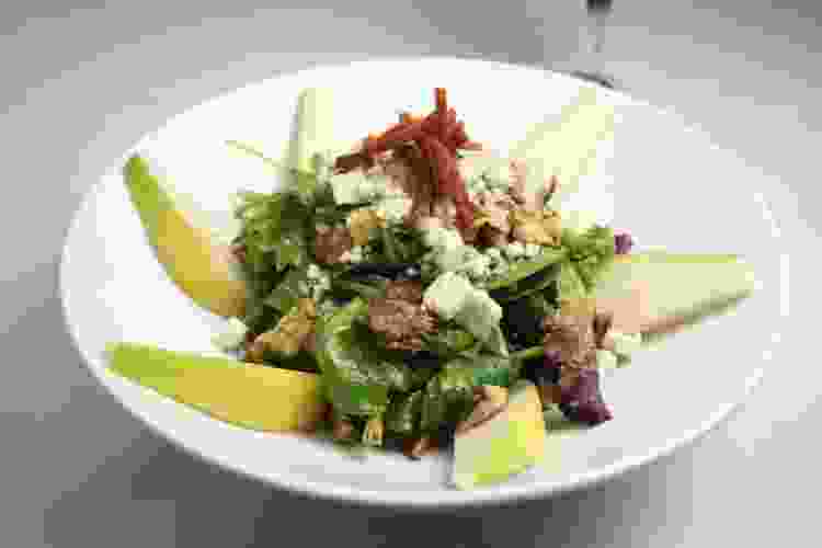 Blue cheese and pear salad