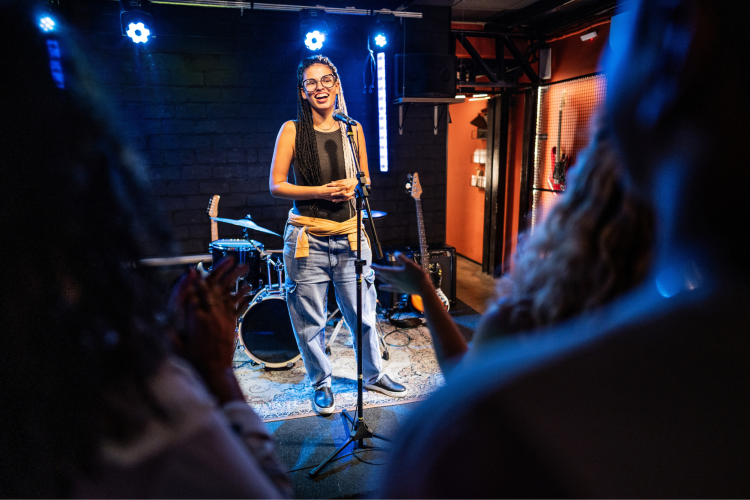 Woman performing at Comedy Club