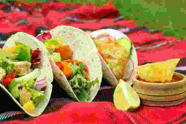 Picnic Date Ideas 13 Romantic Picnic Ideas Cozymeal