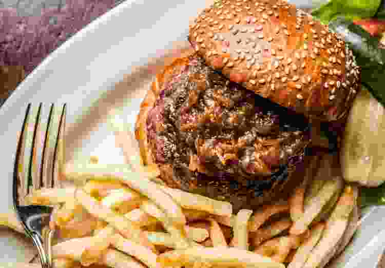 Probieren Sie den $ 33 Black Label Burger von Minetta Tavern