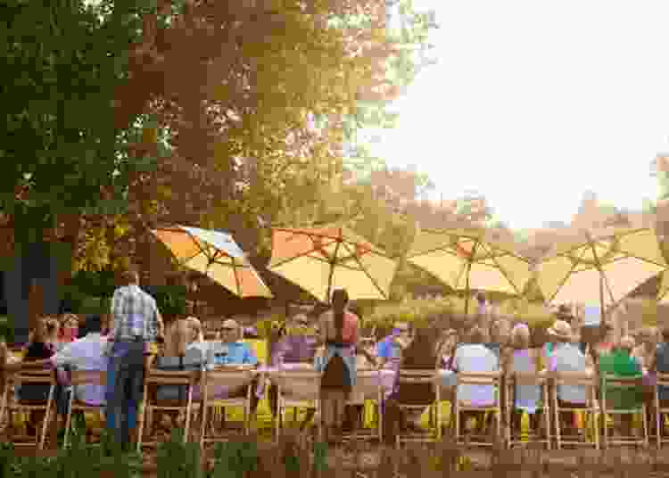 Organizza una festa di 50 anni con una cena in fattoria