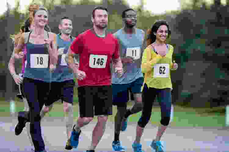 runners running in a 5k race