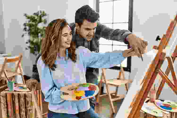 couple painting art on canvas