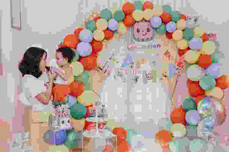 balloon arch birthday decoration idea for kids