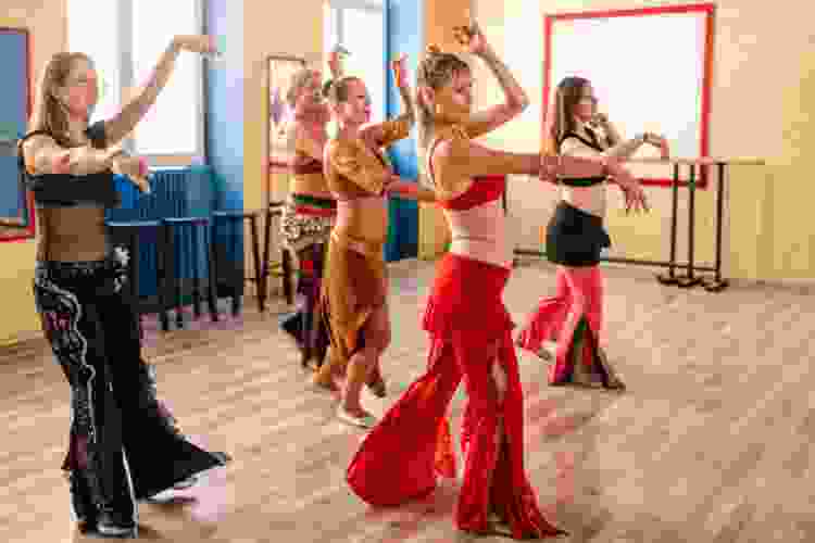 learn how to belly dance in a fun class or online belly dance class