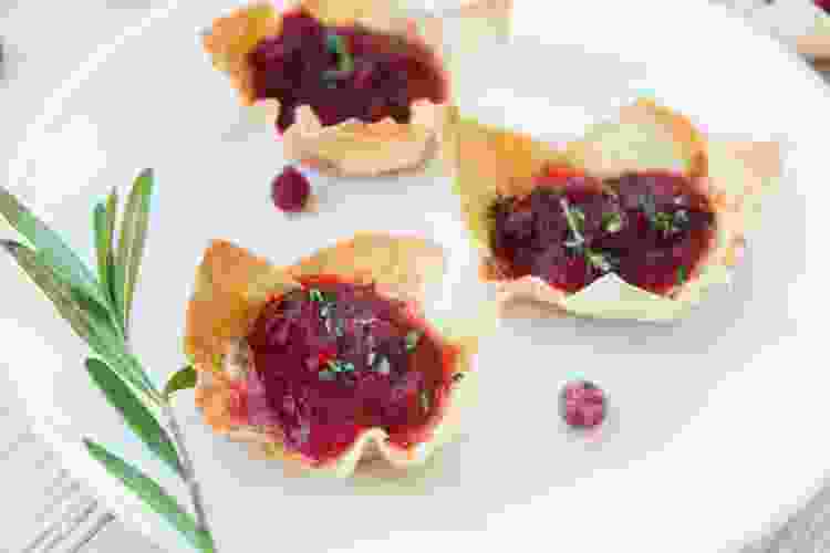 bake brie bites with cranberry and rosemary thanksgiving appetizer