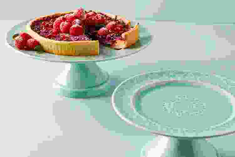 light blue cake stand with raspberry pie