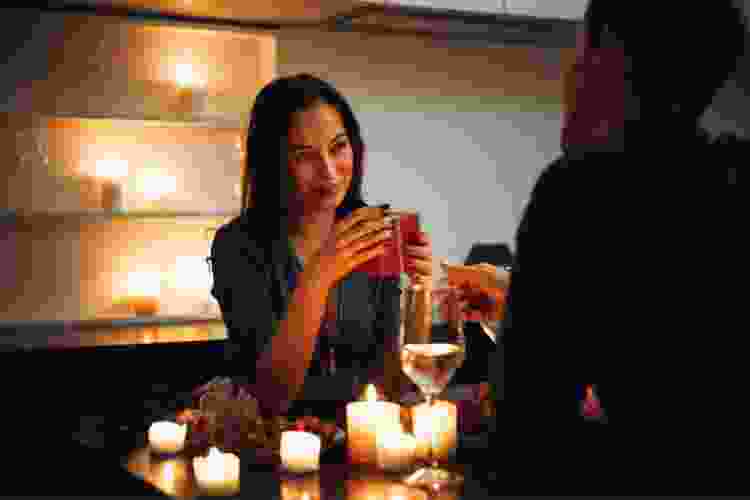 candlelit dinner stay-home date idea