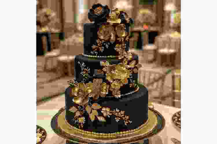 Contrast Wedding Cake Idea