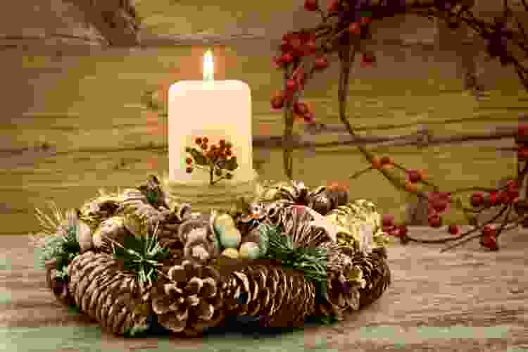 DIY Christmas craft idea candle centerpiece with pinecones