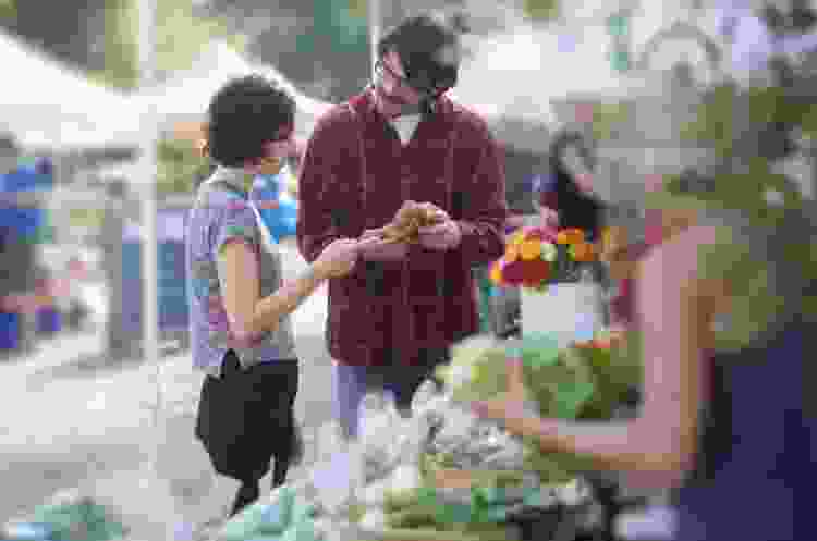 couple shopping at farmers market