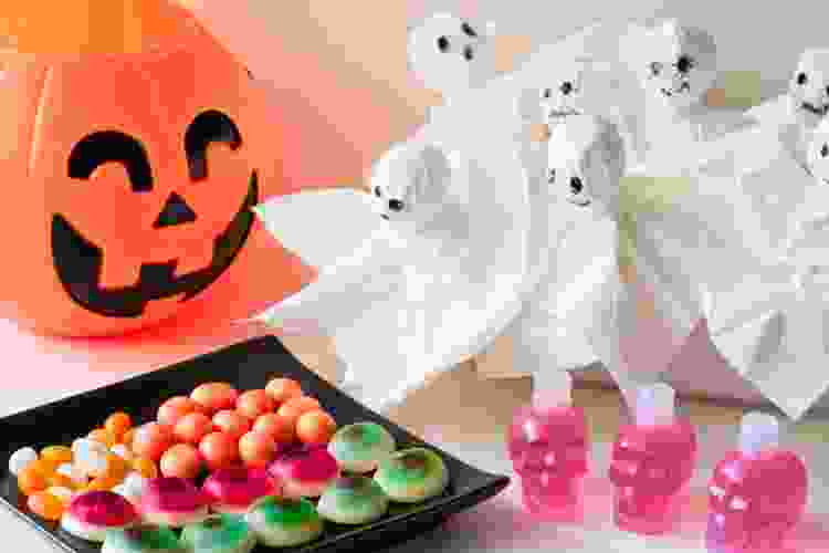 lollipop ghost Halloween candy craft idea