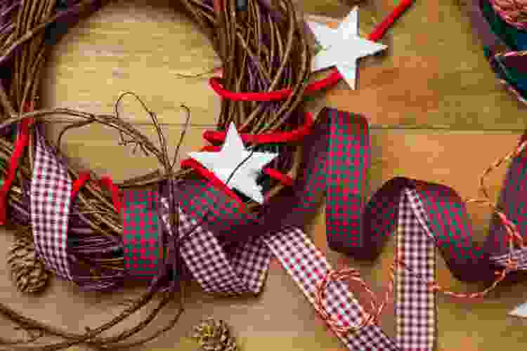 ribbon wreath holiday DIY home décor