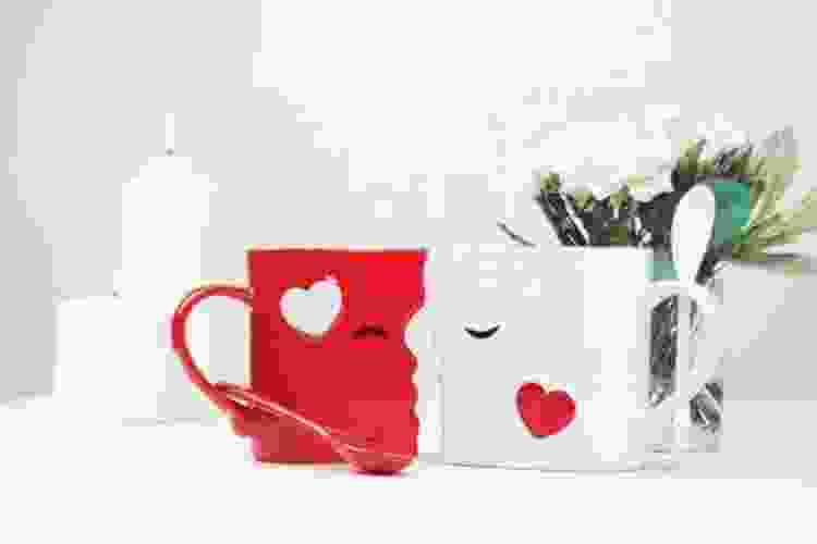 kissing mugs bridal shower gift idea