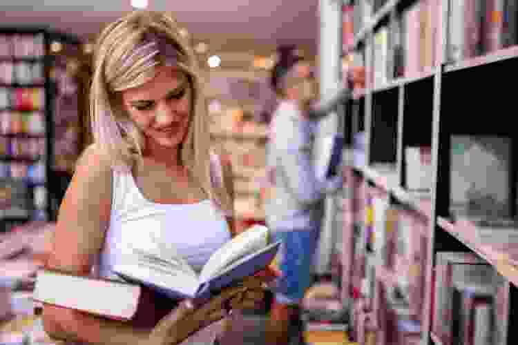 couple reading in library