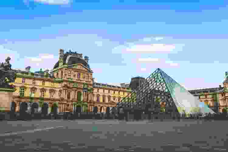 landscape photo of the Lourve museum in Paris