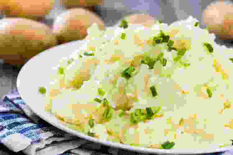 homemade mashed potatoes with chives