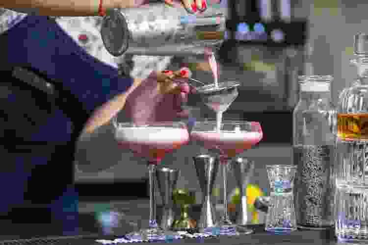 mixology classes date idea in Atlanta