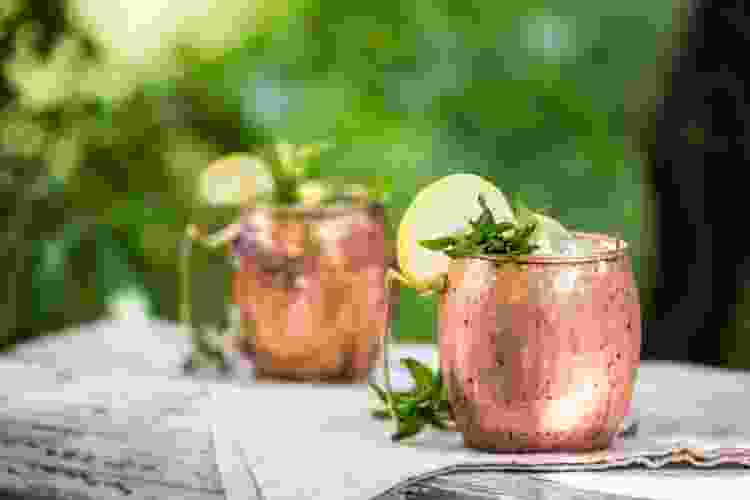 moscow mule cocktails in copper mugs