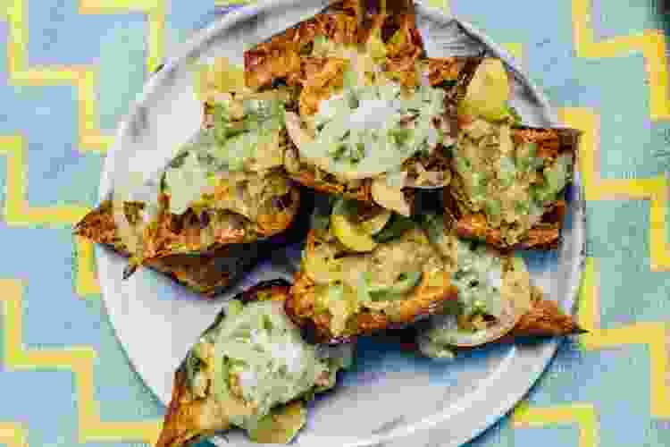 Pan Con Tomatillo