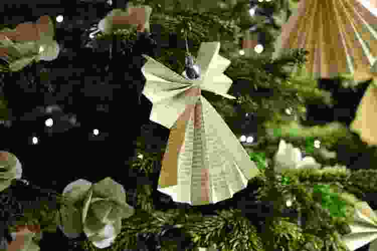 Paper angels Christmas drawing idea