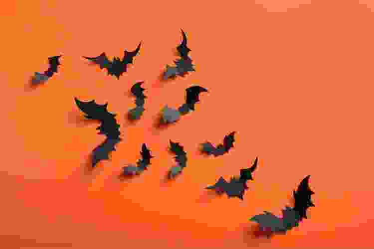 paper bats Halloween party décor ideas