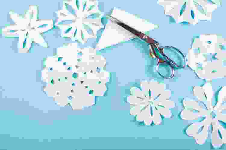 paper snowflakes Christmas craft