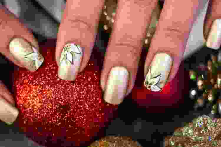 Poinsettia Christmas Nail Design Idea