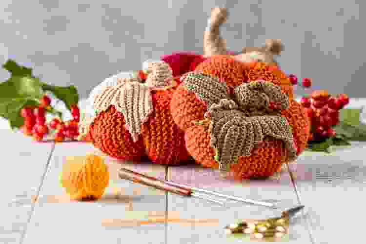 crochet pumpkins Halloween craft idea