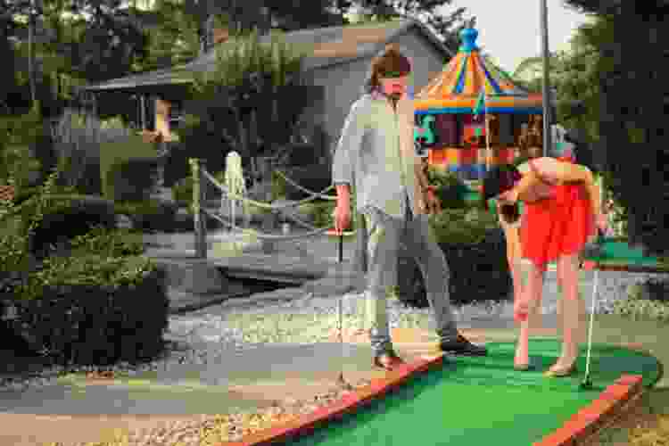 mini golf date idea in Houston