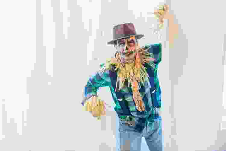 scarecrow costume Halloween craft idea