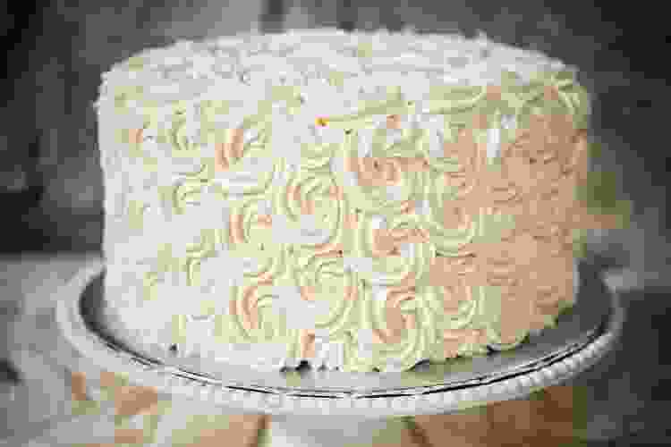Single tier wedding cake idea