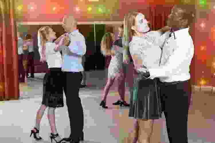 learn how to slow dance with dance classes