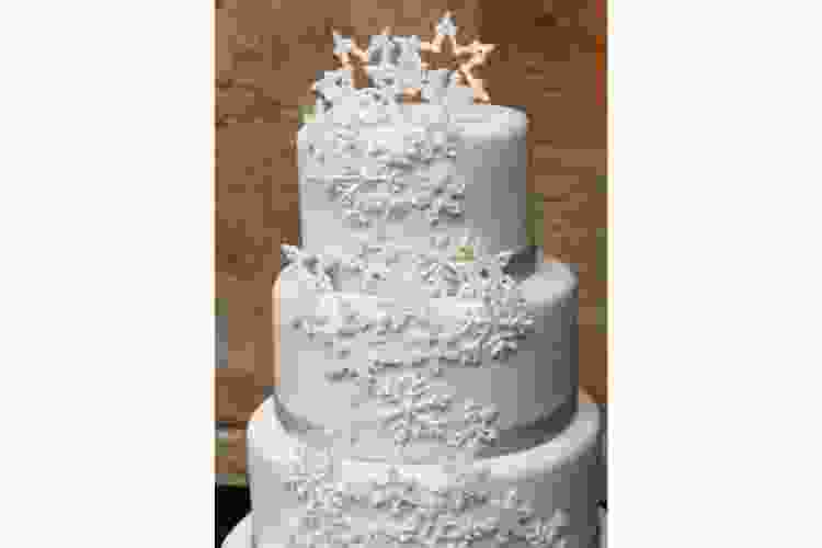 Snow flake wedding cake idea